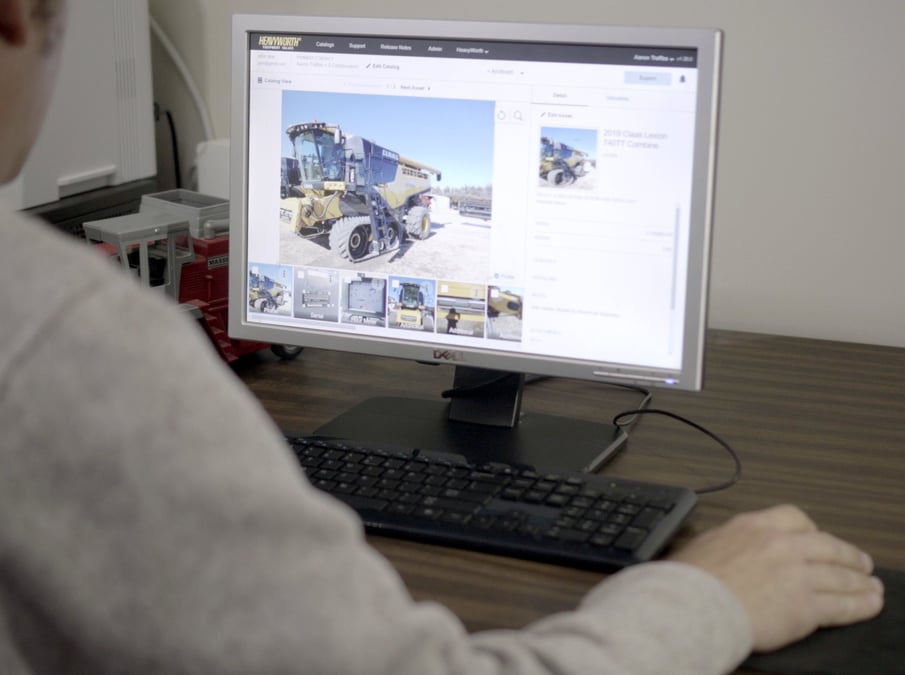 Equipment values from HeavyWorth