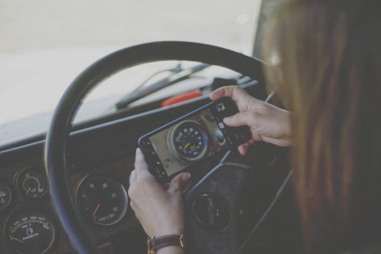 Using HeavyWorth app to photograph odometer in truck tractor